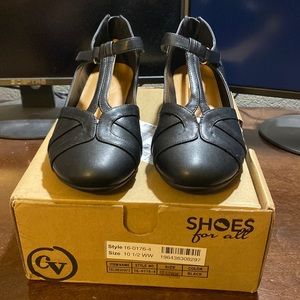 NEW 10.5 Wide Black T-Strap Character Shoes